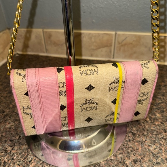 MCM Pink and Cream wallet with an unbranded Crossbody chain - Picture 3 of 6